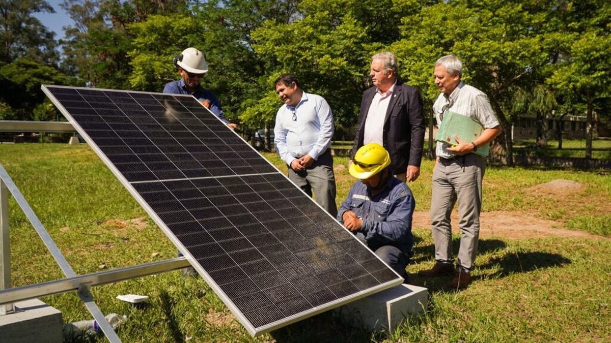 FOTO: La Universidad Nacional de Salta instala su primer parque solar sostenible