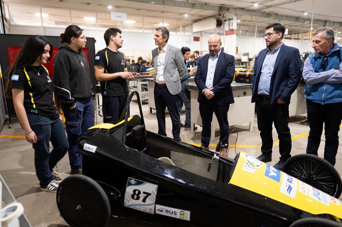 Estudiantes cordobeses construyen un auto eléctrico