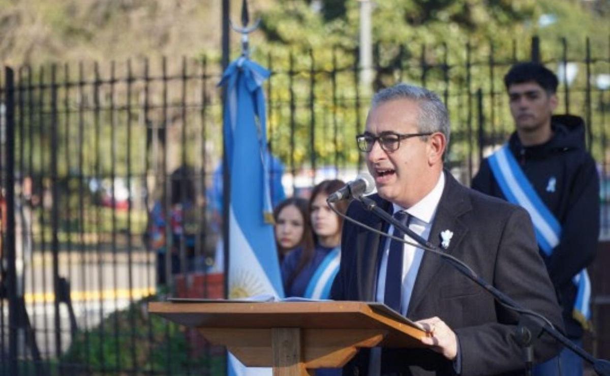 El intendente encabezó el acto por el 9 de Julio en el Parque Independencia.