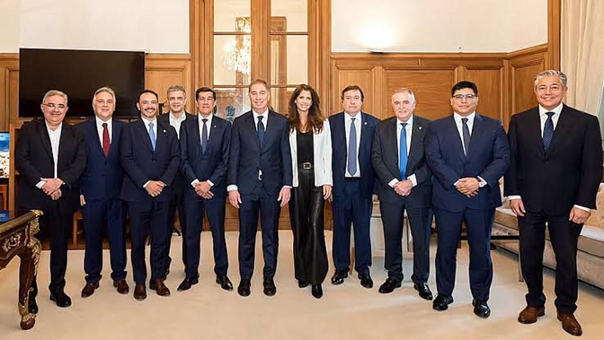 Gobernadores, tras la jura de Santilli como Jefe de Gabinete.