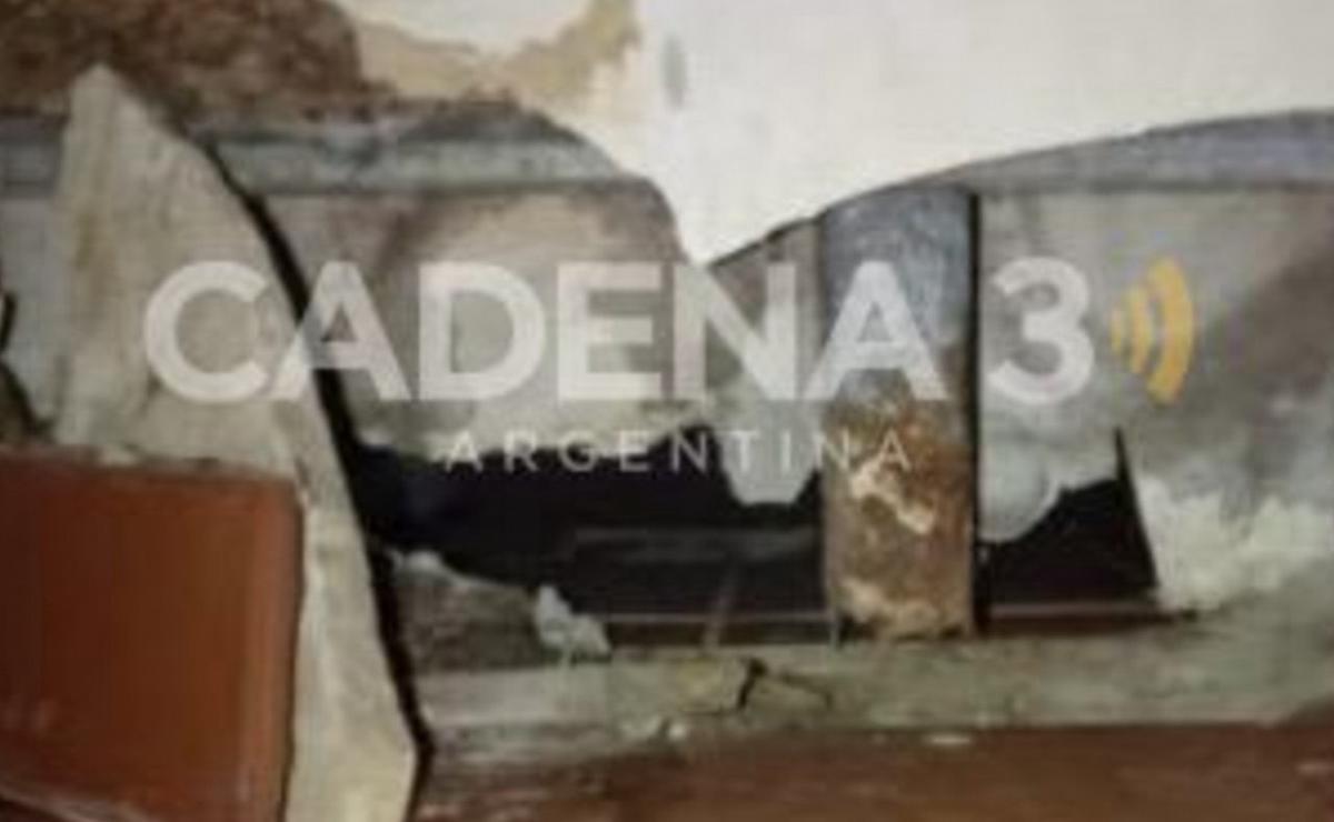 La foto del baño donde se fotografiaba a policías en Córdoba.